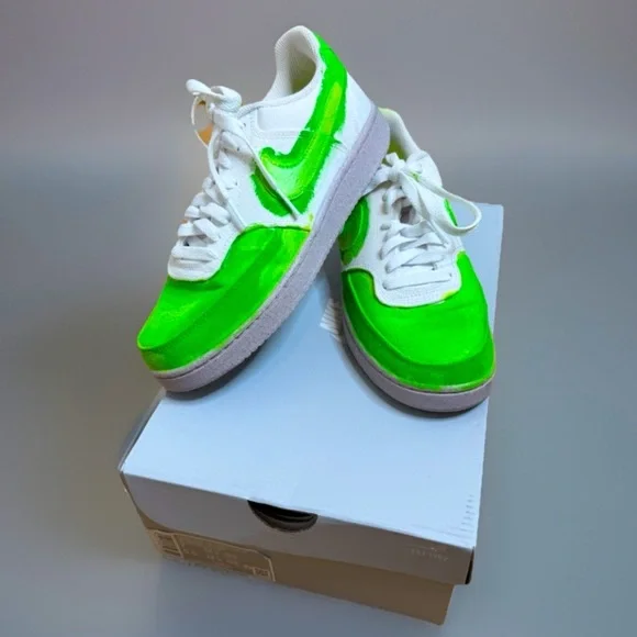 Nike Women’s Sneakers - Picture 1 of 8